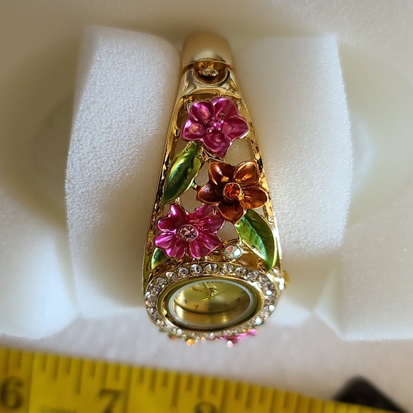 Ladies bangle watch - Picture 3 of 6